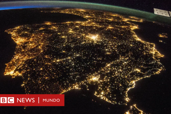 Qué ventajas e inconvenientes tienen España y Portugal al estar en una “isla energética” (y cómo influyó eso en el masivo apagón de esta semana)
