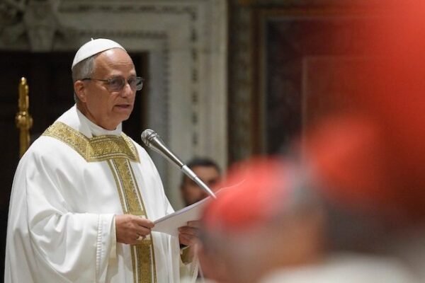 Papa León XIV celebra su primera misa junto a los cardenales tras su nombramiento