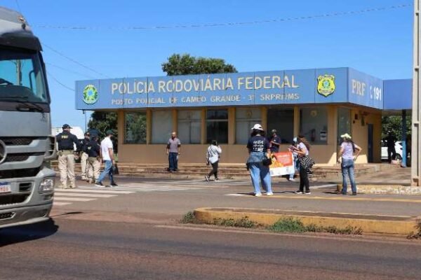 PRF faz blitz contra exploração sexual infantil neste 1º de maio na BR-163