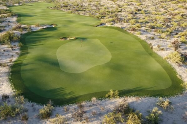 Where are the new golf courses in Los Cabos?