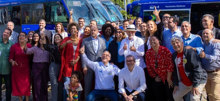 No Rio de Janeiro, Lula e Padilha ampliam acesso à saúde especializada com entrega de 43 veículos para transporte de pacientes do SUS